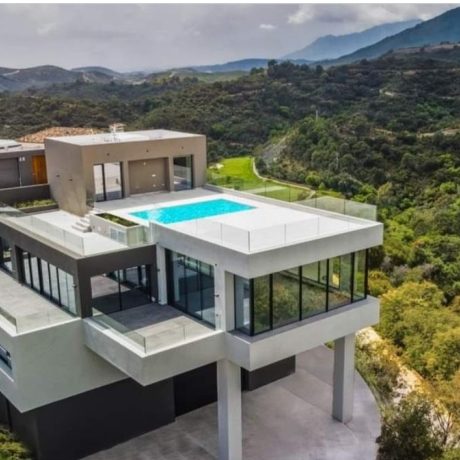 Exclusive frontline beach property on the Golden Mile